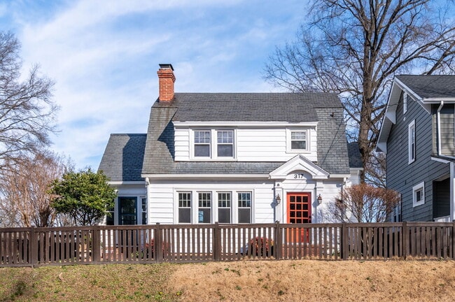 Building Photo - Standout 3-bed, 1.5-bath 1930s Richmond home full of vintage charm