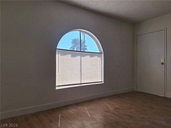Photo - 1446 Garden Cir