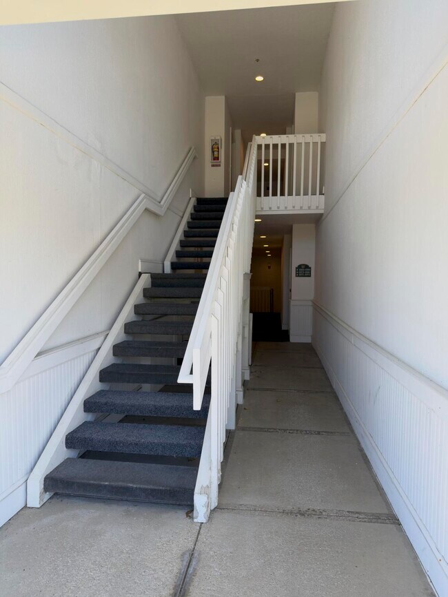 1085 Joyce Ln
