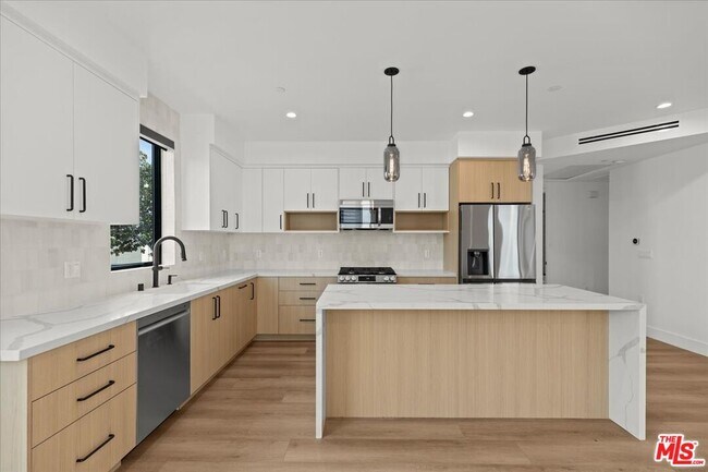 Photo - 4825 Satsuma Ave Unit 2