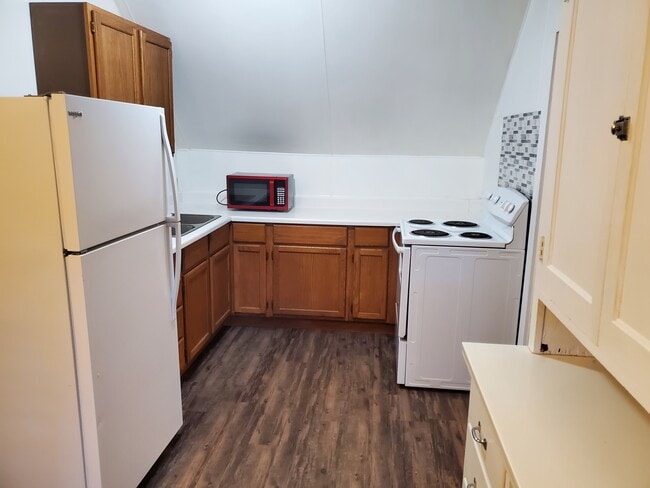 Photo - 1719 1/2 N Oneida St Unit Appleton Upper Duplex