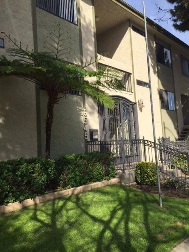 6545 Hazeltine Ave. Van Nuys, CA. 91401