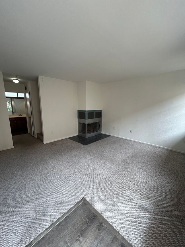Photo - 1460 Hornblend St Unit #4