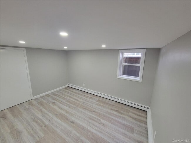 Photo - 96 Hallock Landing Rd