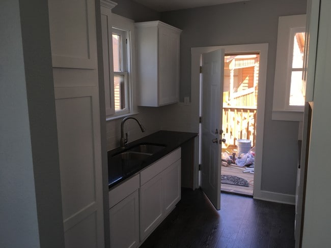 Photo - 506 E Guenther St Unidad 2nd Fl.