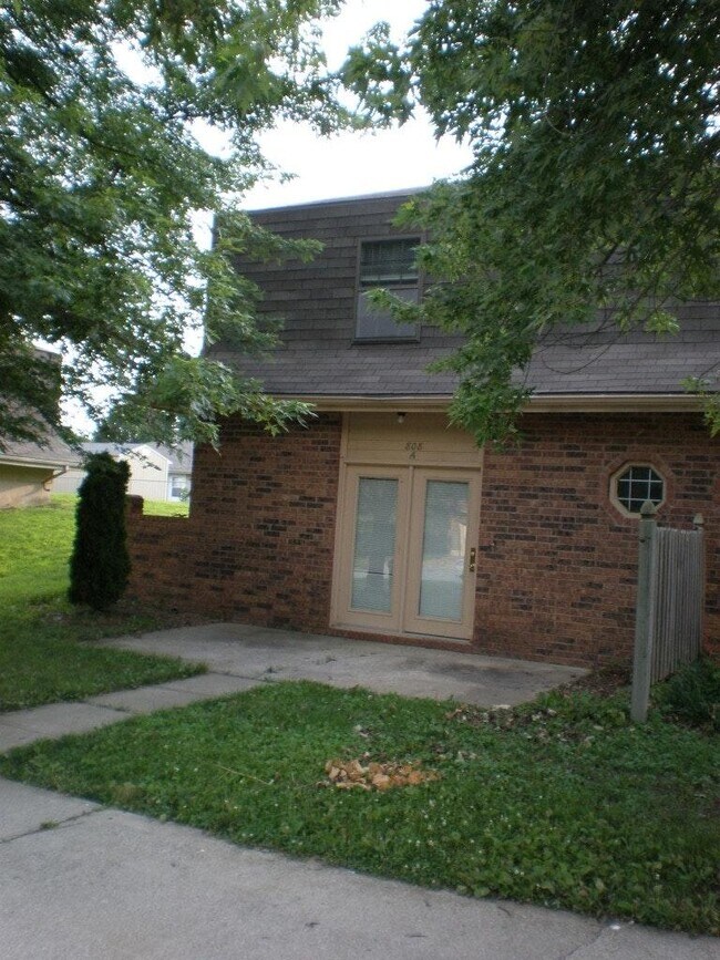 808 NE Ball Dr Townhome Townhome Rental in Lees Summit MO