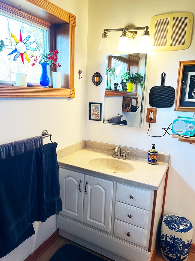48 Holly Hill Dr Unit B