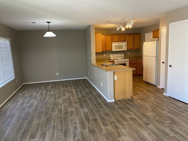 Photo - 558 S 222nd Ln