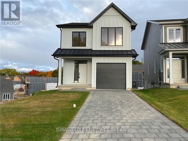 Photo - 18 Julie Cresent