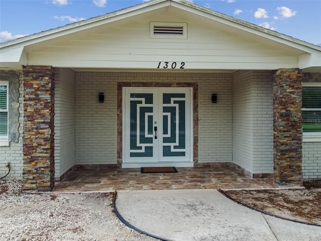 Photo - 1302 Brandonwood Dr