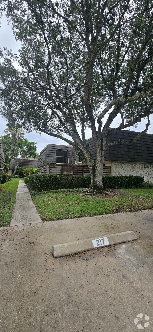 Building Photo - 217 2nd Terrace Rental