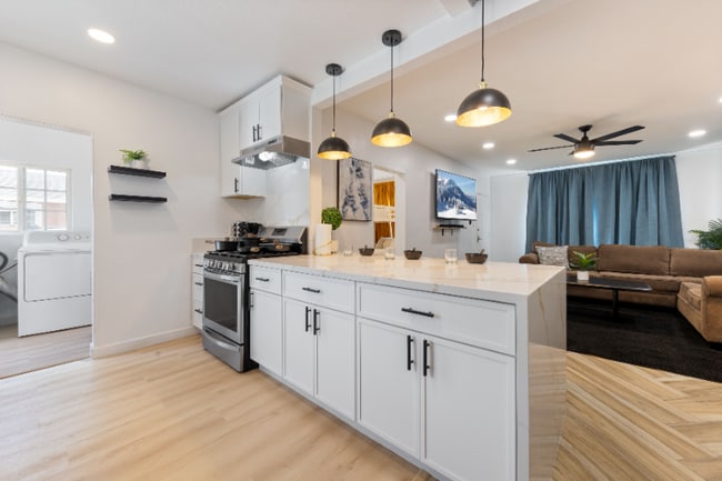 Photo - 2521 W California St