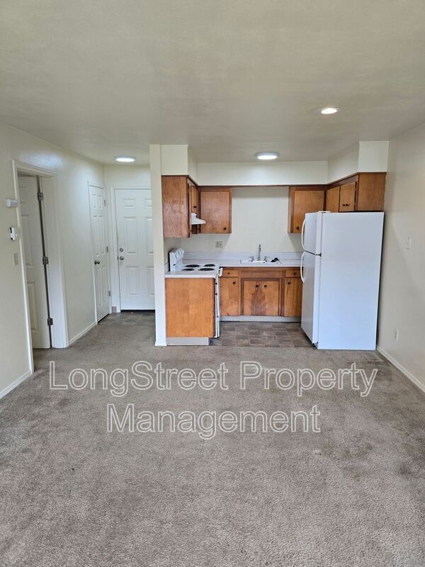 Photo - 915 SW Adams Ave Unit 14