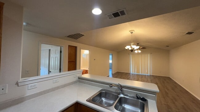 Building Photo - 1439-1441 SW Kellenbeck Ave Unit 1441
