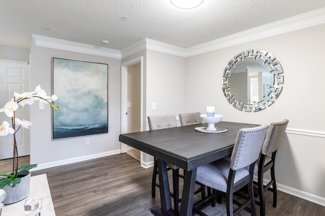 Crestmont at Thornblade Apartments