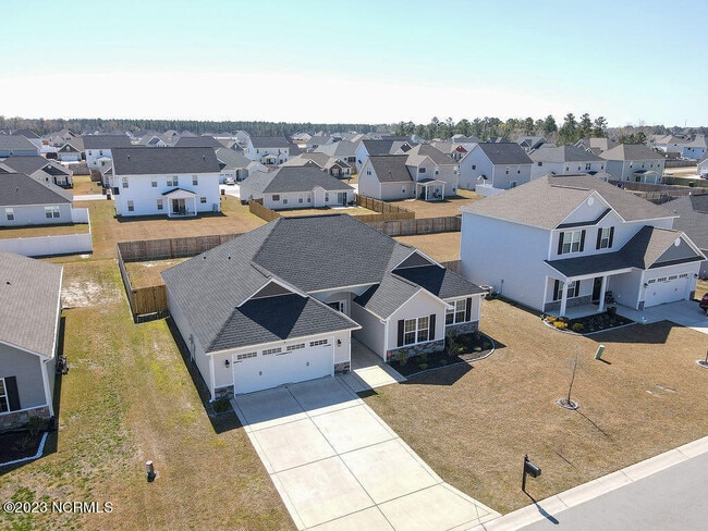 Photo - 440 Worsley Wy