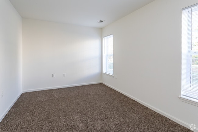 2BR, 2BA - 970 SF