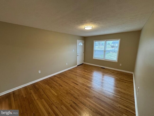 Building Photo - 127 Longstreet Ave