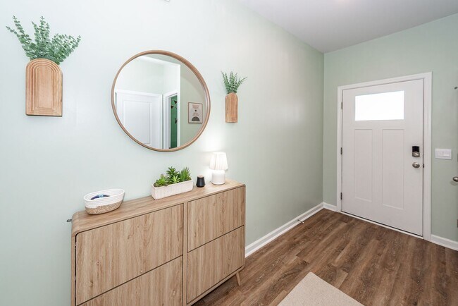 Photo - 323 Willow Run Dr