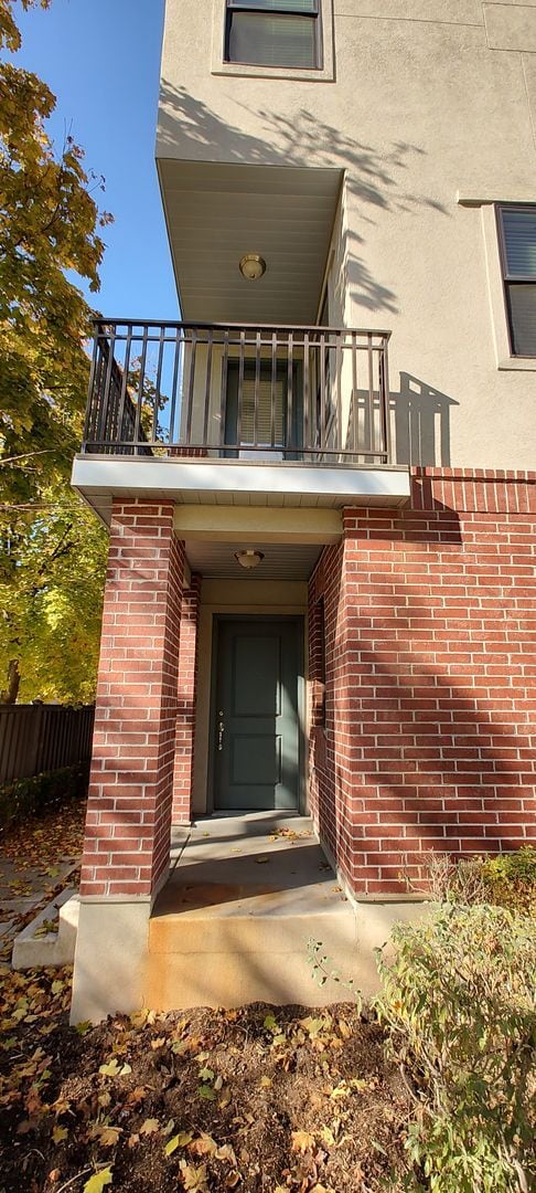 Building Photo - GORGEOUS Downtown Unit!!! Rental