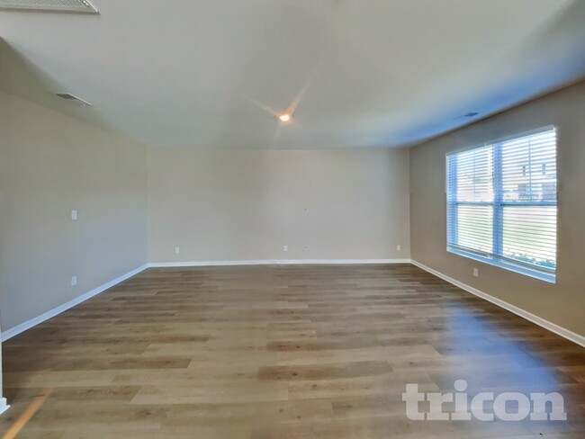 Photo - 1507 Ashgrove Pl