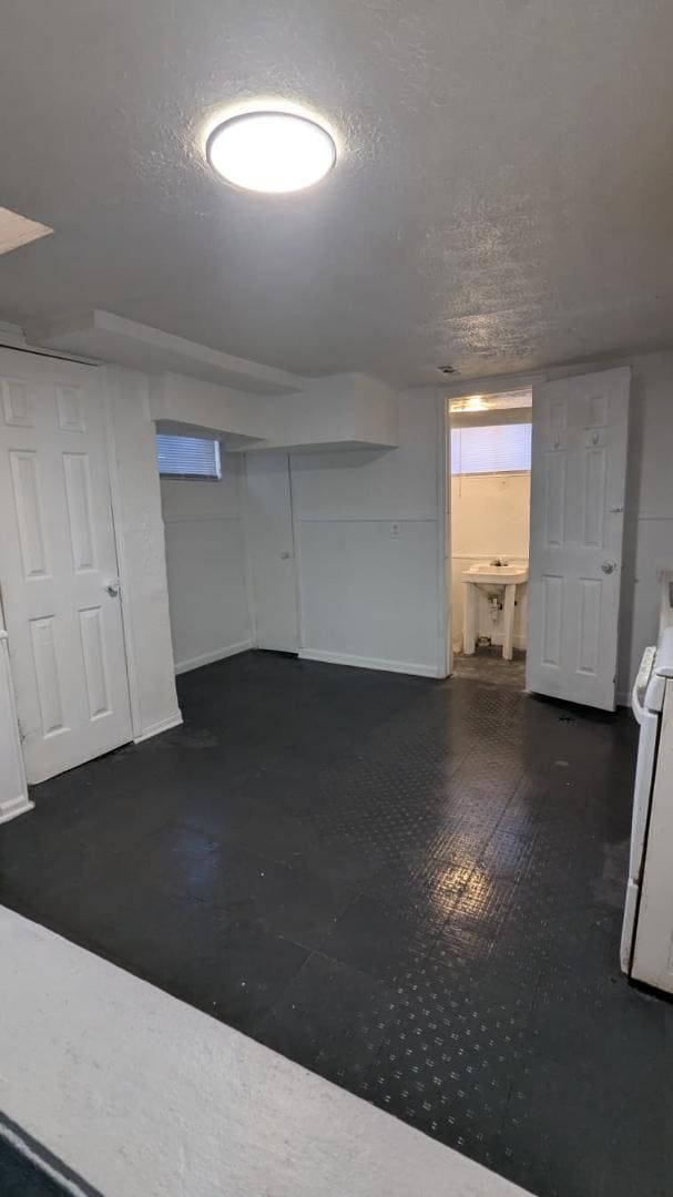 Building Photo - 39 E Parkview Ave