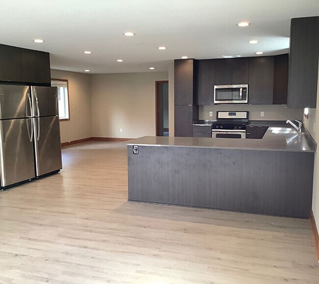 Building Photo - 1018 13th Ave SE Unit #2 Rental