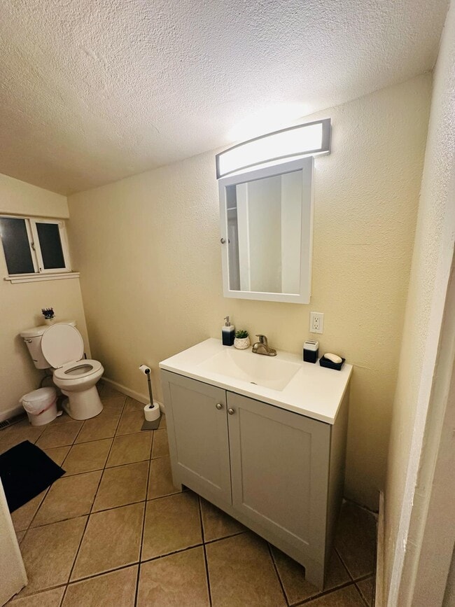 Building Photo - 15 Maple St Unit Room 3 Rental