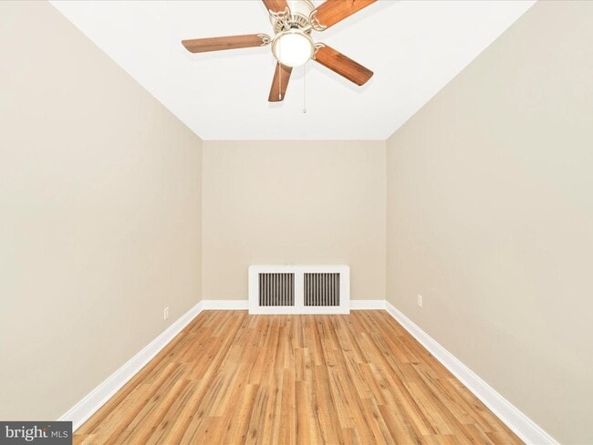 Photo - 4215 Dix St NE