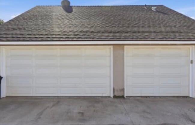 Photo - 242 W 17th St Unidad Extra Large Detached ADU With Private Garage