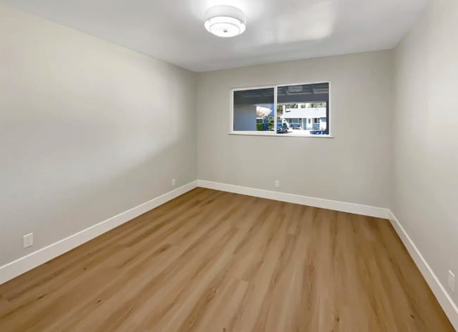 Photo - 4840 Piper St