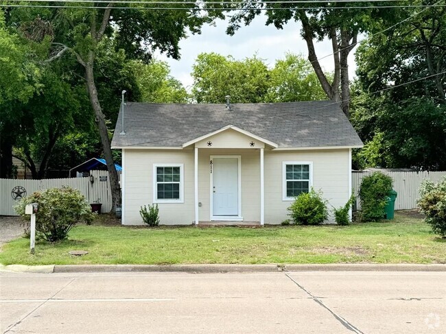 Building Photo - 811 N Carroll Blvd Rental