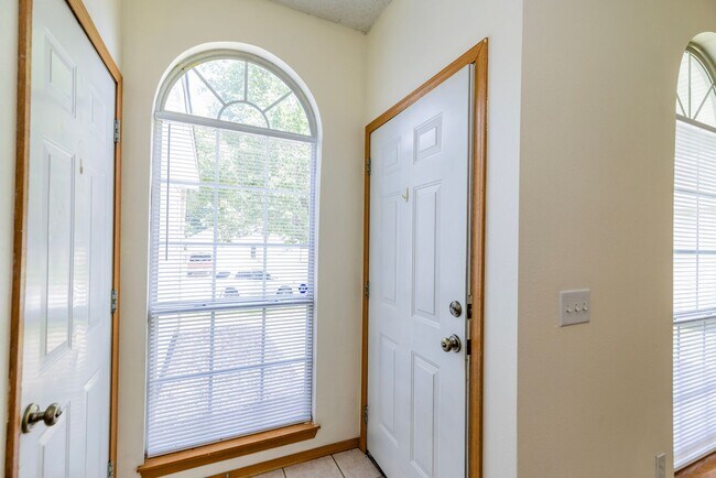 Photo - ***1502 Cresent***