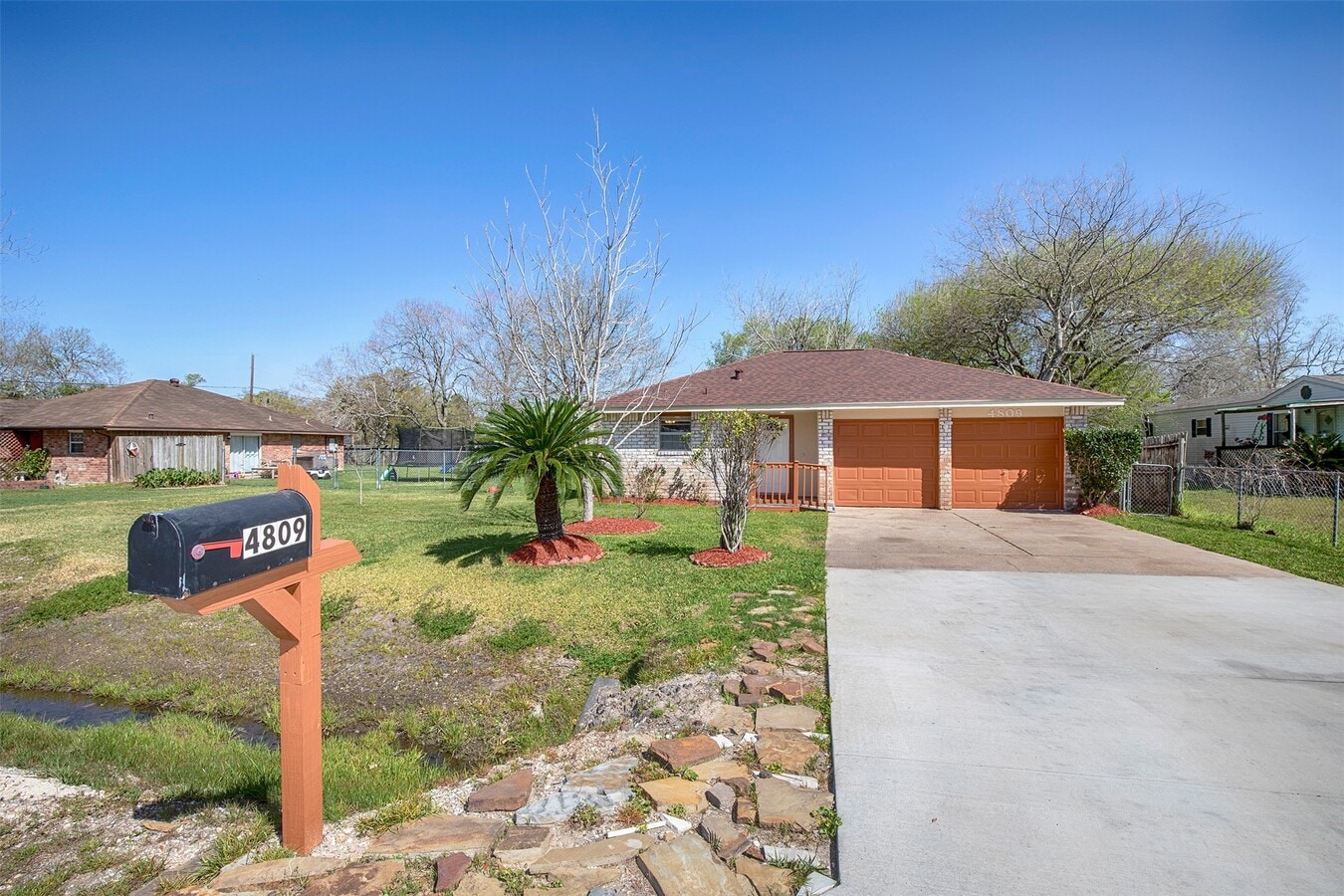 Photo - 4809 39th St E