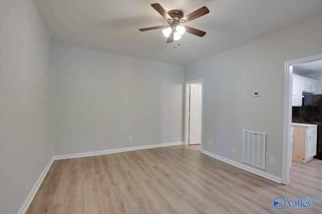 Photo - 310 Rock St SE Unidad B