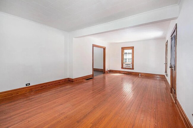 Photo - 125 Briggs St