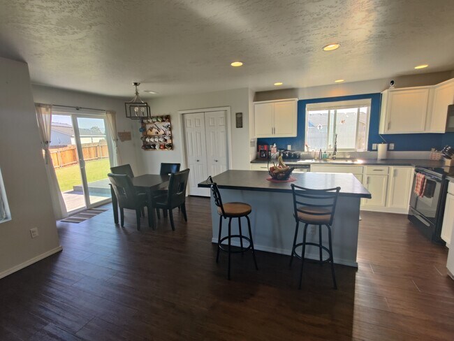 Photo - 1690 SW Gabar Ct