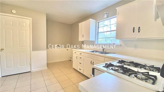 Photo - 2400 Dogwood Pl