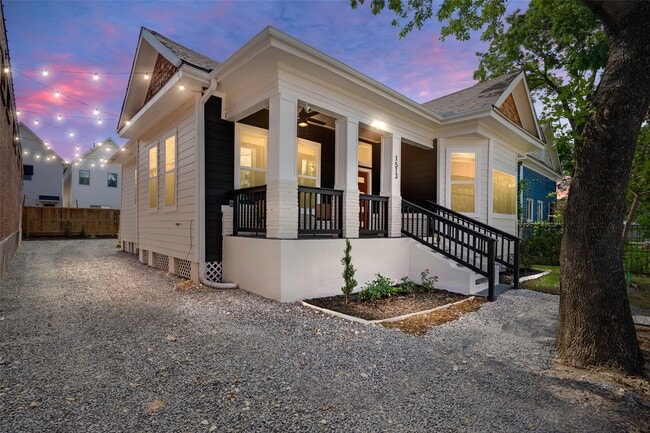 Building Photo - 1513 Gentry St Rental