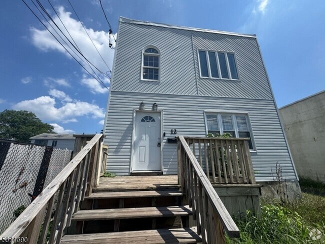 Building Photo - 12 Maple Ave Rental