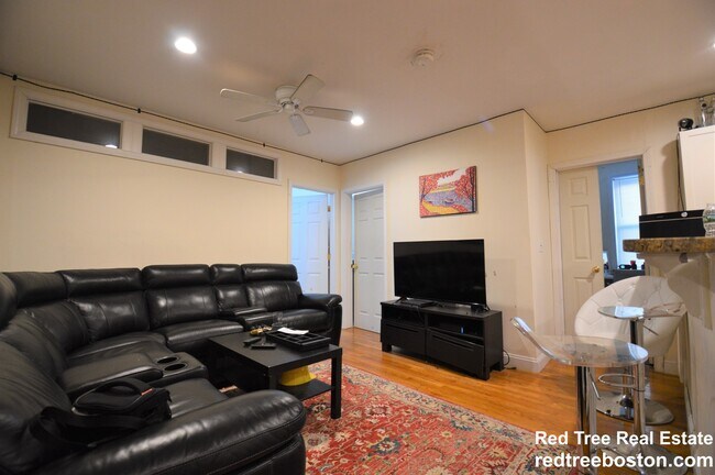 Photo - 318 Saint Paul St