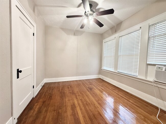Photo - 1126 Berthea St Unit 7