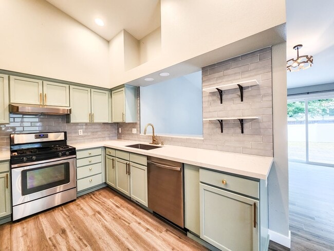 Photo - Arlington Rambler - 3bd/2ba
