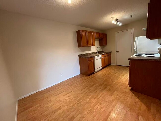 Photo - 1350 Brook St Unit L