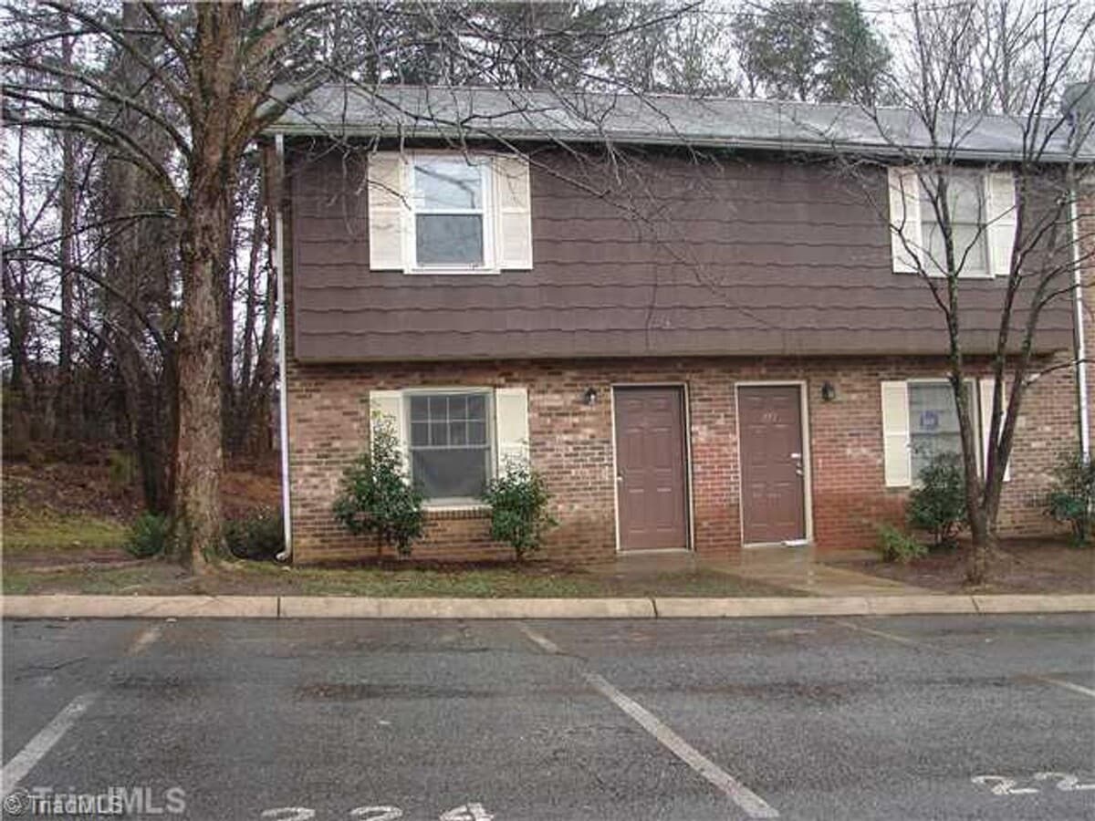 Move-In Ready 2BR/1.5BA End-Unit Townhouse... - Move-In Ready 2BR/1.5BA End-Unit Townhouse...