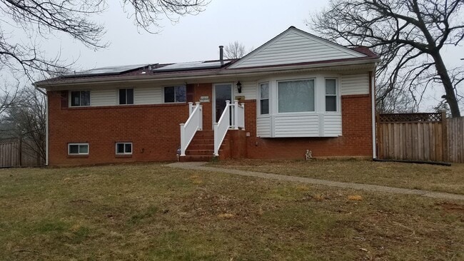 Building Photo - Spacious single family home in established Rockville neighborhood available now!