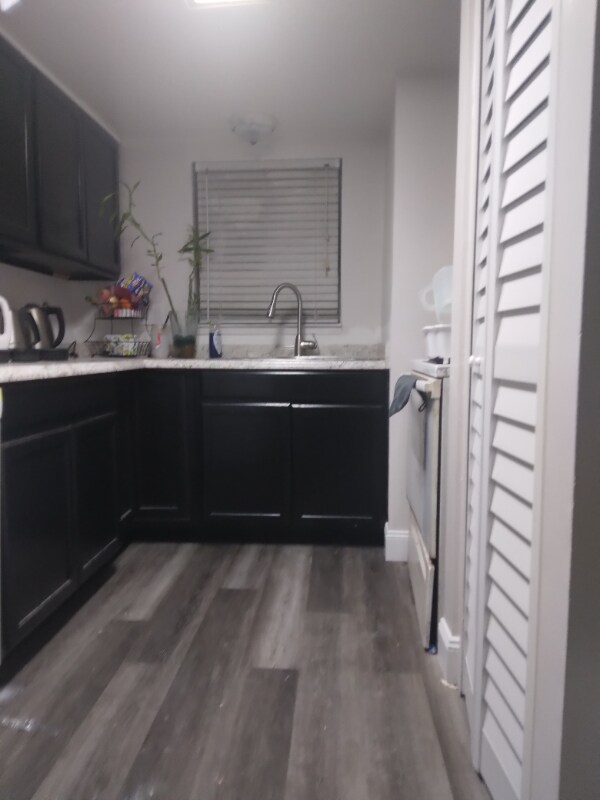 2541 Myrtle Ave Unit b