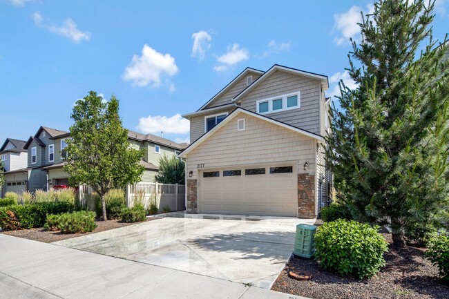 Discover this charming 4-bedroom, 2.5-bath... - Discover this charming 4-bedroom, 2.5-bath... House