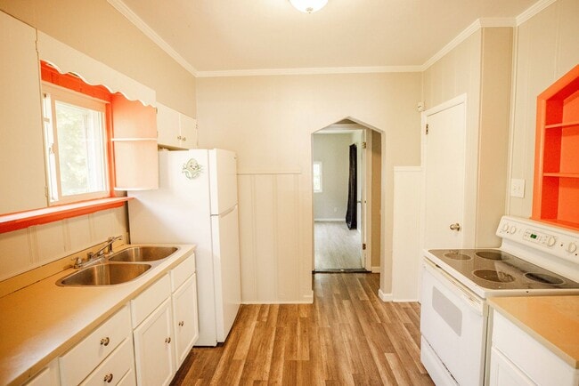 Photo - Very nice three bedroom 2 bathroom house available for rent!