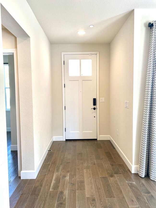 Building Photo - Stunning five bedroom in The Cannery Rental